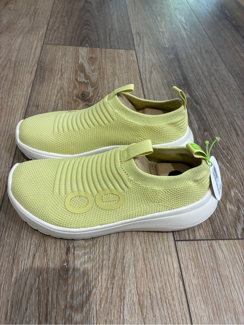 OOFOS Women’s 8- Lemon Grass Yellow - NWT - Picture 6 of 7